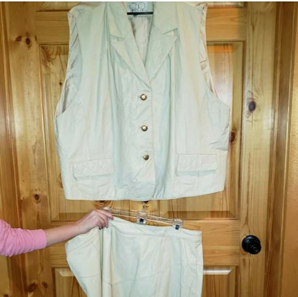 OBO NEW YORK Dresses & Skirts - OBO New YORK Women's size 4X vest & skirt leather cream 32